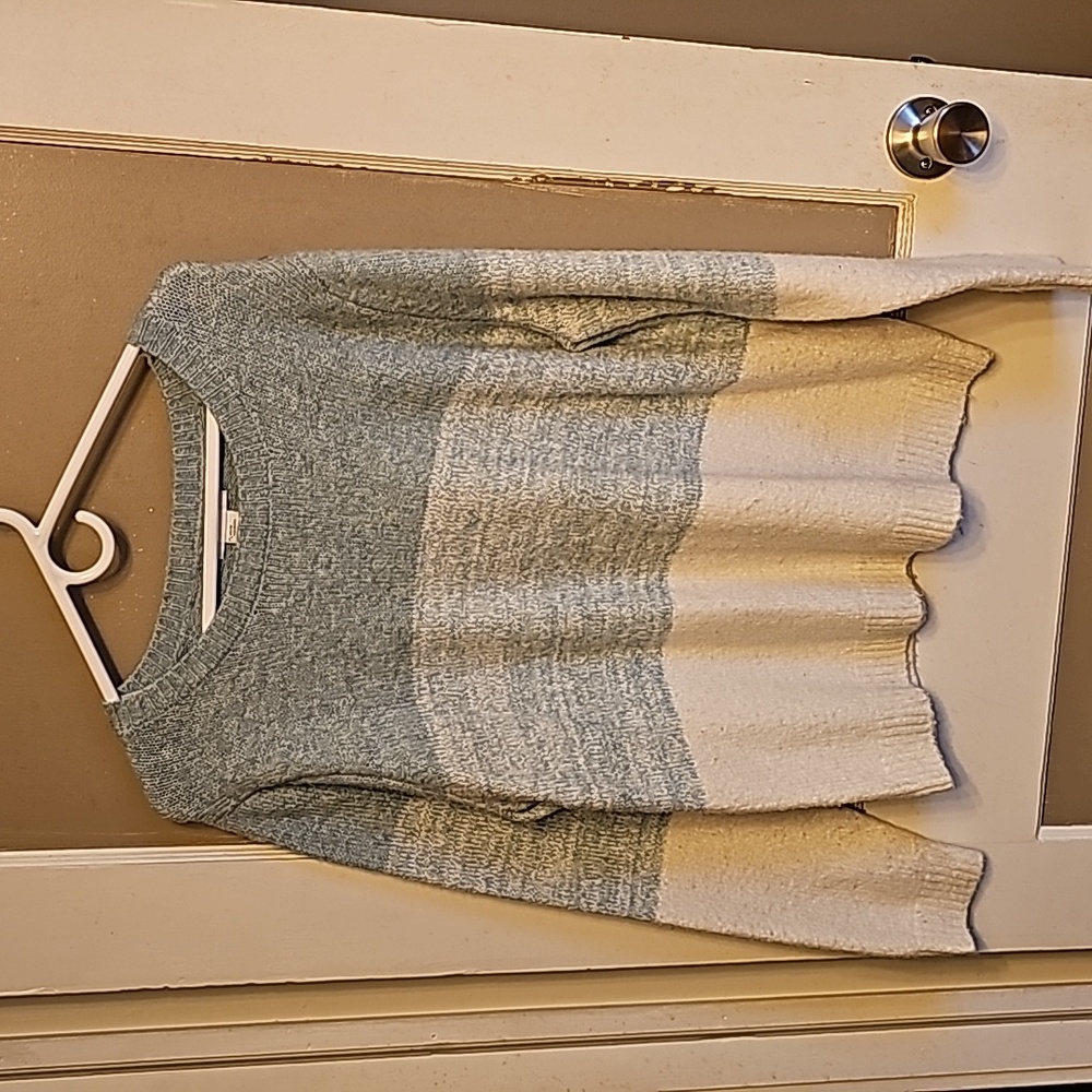 Cupcakes and Cashmere sweater, XL, Blue and white in color